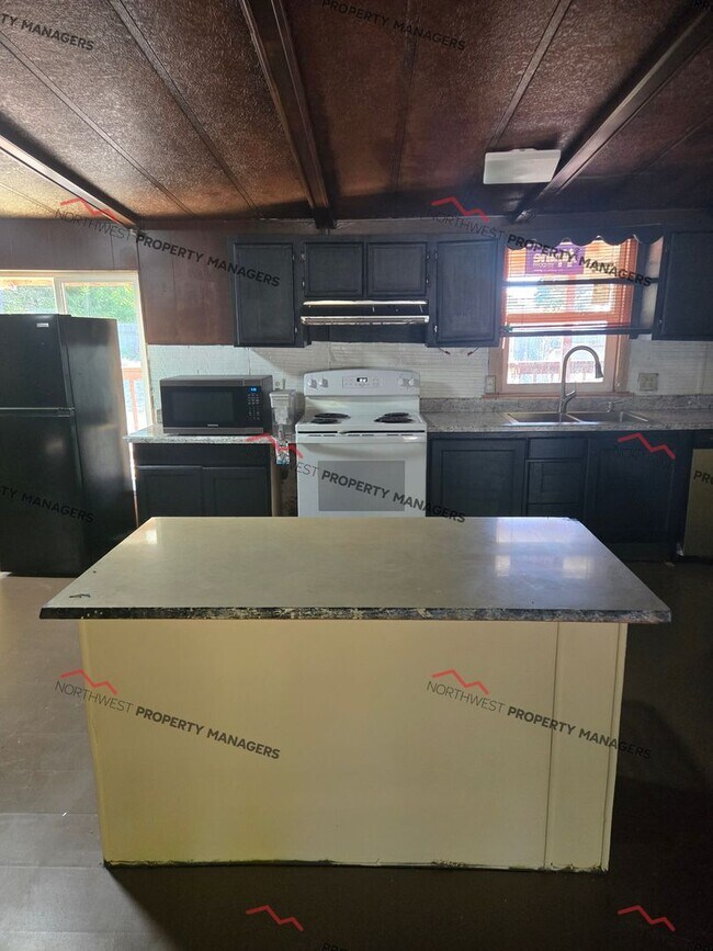 Building Photo - STATUS: -PENDING APPLICATION-| R51 | $1895...