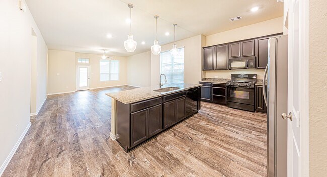 Building Photo - 3032 Stonebriar Ct