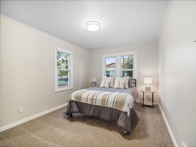Building Photo - Millwood 2 bedroom condo