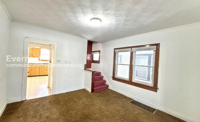 Building Photo - 3 Bed /1 Bath Townhome / Pet-Friendly / Vouchers Accepted / Available Now!