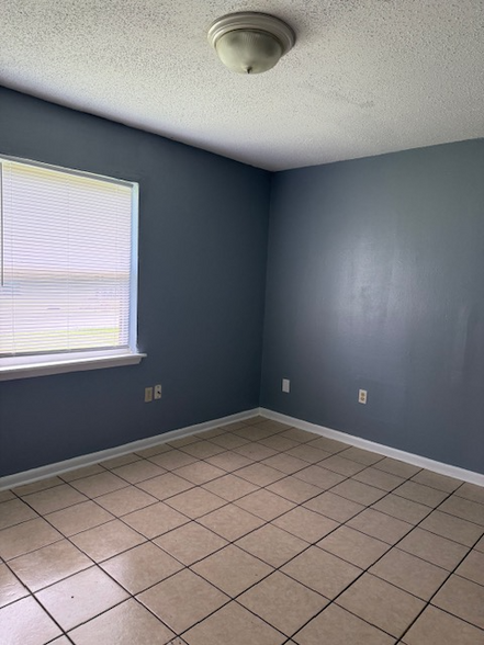 Building Photo - 3918 Monterey Dr