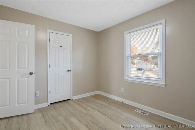 Building Photo - 929 Hollydale Ln