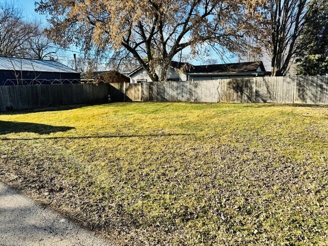 Building Photo - 42160 N 6th Ave