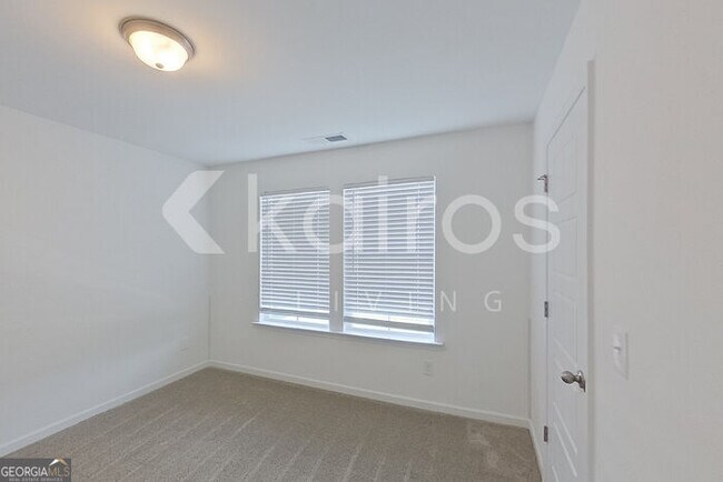 Building Photo - 306 Silver Maple Ln