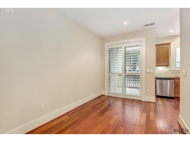 Building Photo - 658 SW Rustica Terrace