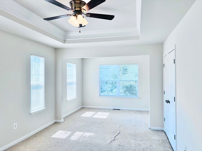 Building Photo - STAFFORD - 3 BEDROOM TOWNHOUSE - WOODSTREAM