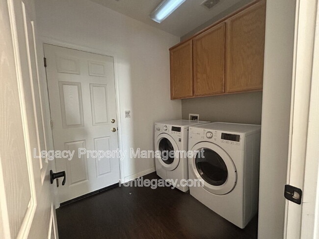 Building Photo - 300 Dedham Ct