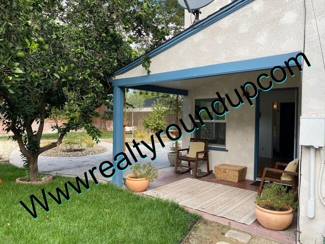 Building Photo - Three bed, Two Bath Home By UOP