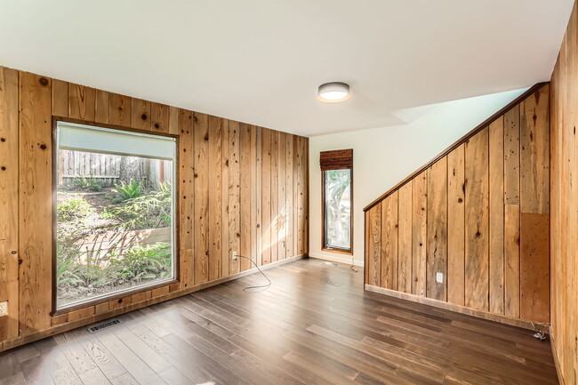 Building Photo - 1759 Marylhurst Dr