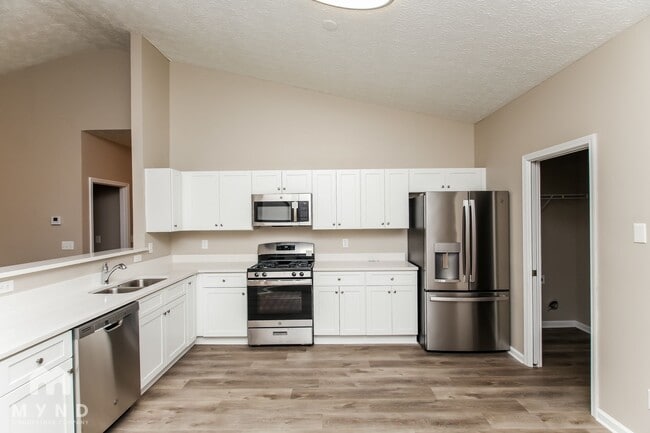 Building Photo - 8315 Somerset Way