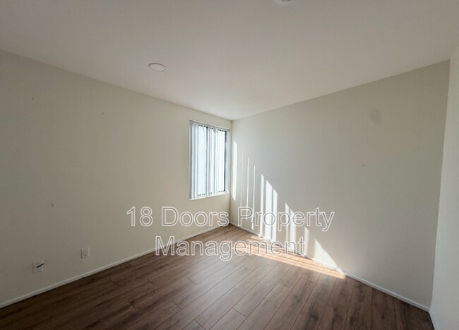 Building Photo - 5726 La Jolla Blvd