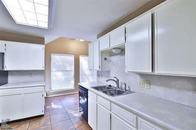 Building Photo - 4025 Inverrary Dr