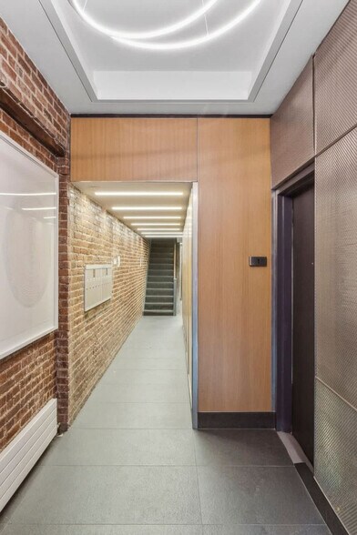 Building Photo - 125 E 83rd St