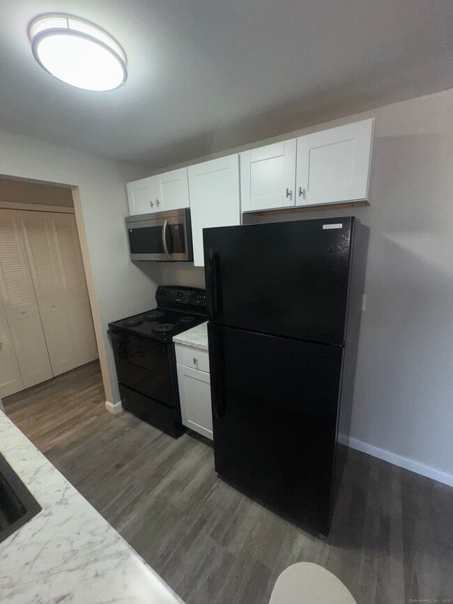 Building Photo - 891 West Blvd