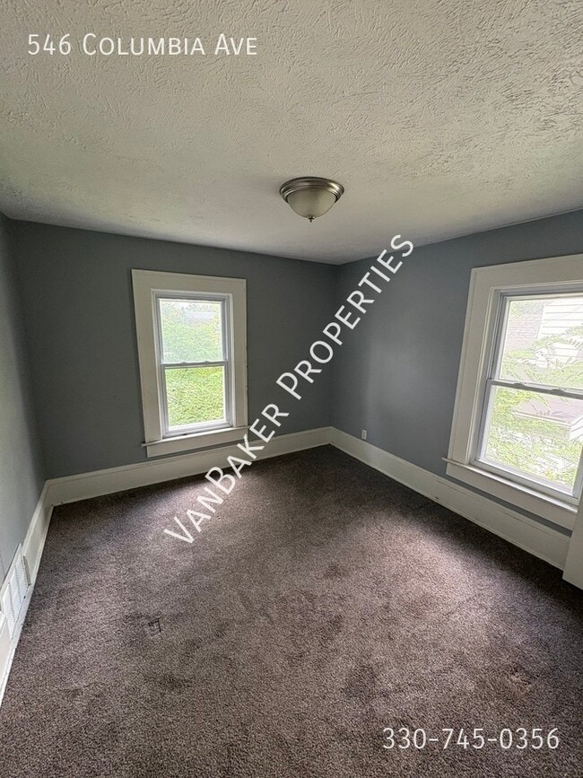 Building Photo - 546 Columbia Ave