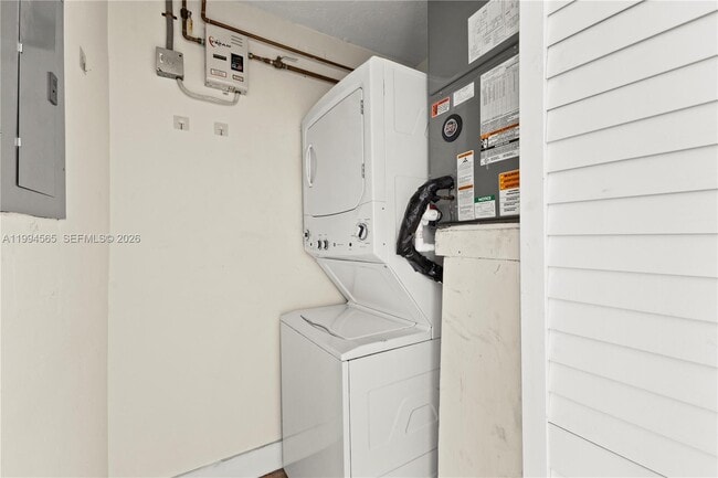 Building Photo - 6121 SW 40th Ct