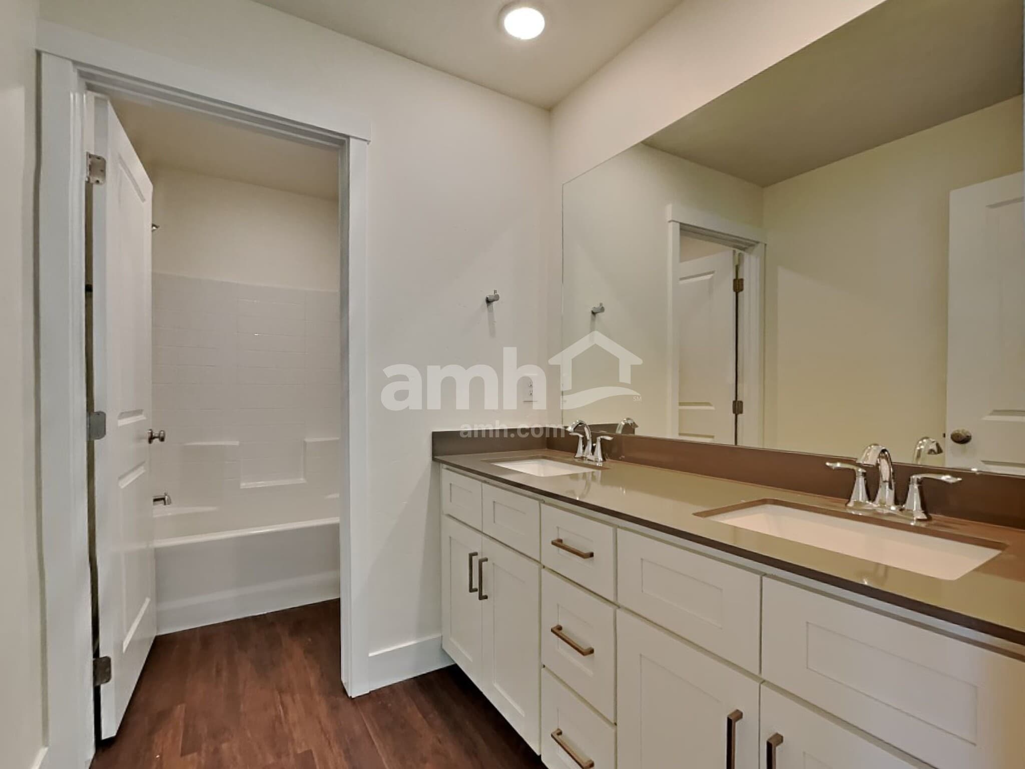 Building Photo - 967 N Nichole Ave