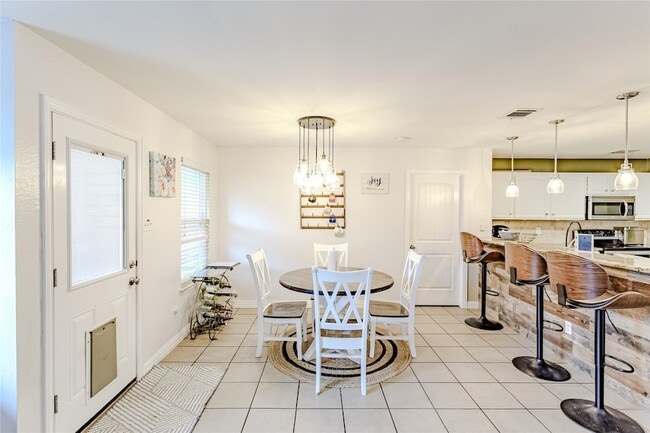 Building Photo - 2048 Lake Trail Dr