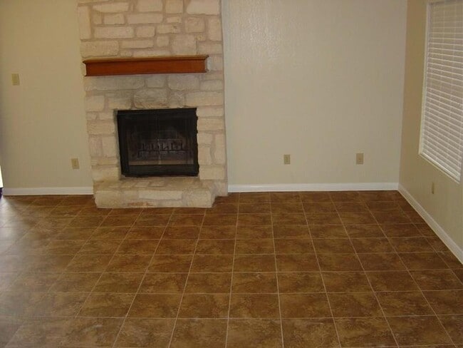 Building Photo - 1701 Horseshoe Cir