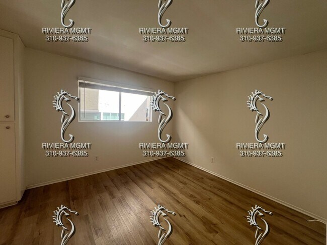 Building Photo - 206