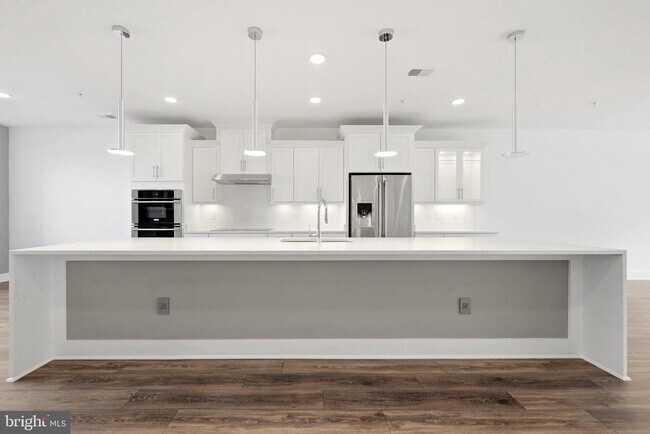 Building Photo - 44824 Tiverton Sq