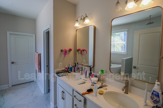 Building Photo - 448 Bluegill Ln