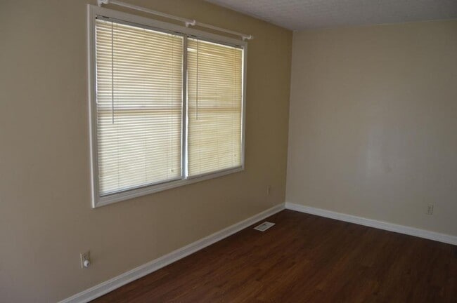 Building Photo - 3113 Rockaway Dr