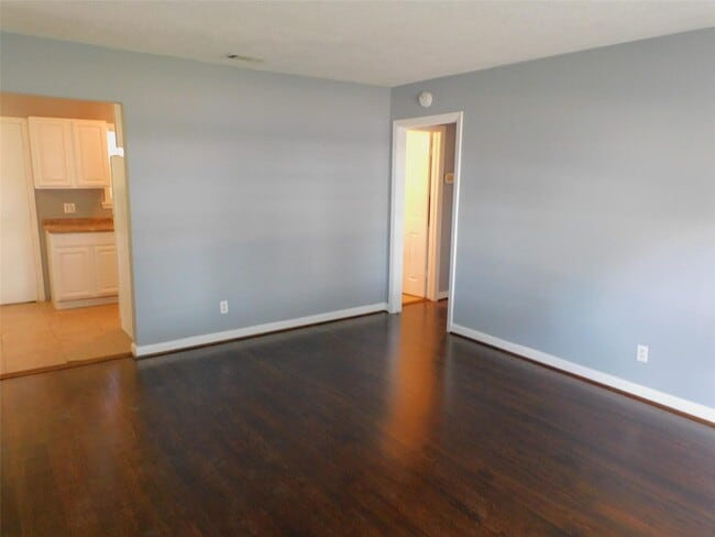 Building Photo - 3719 Meadowlake Rd