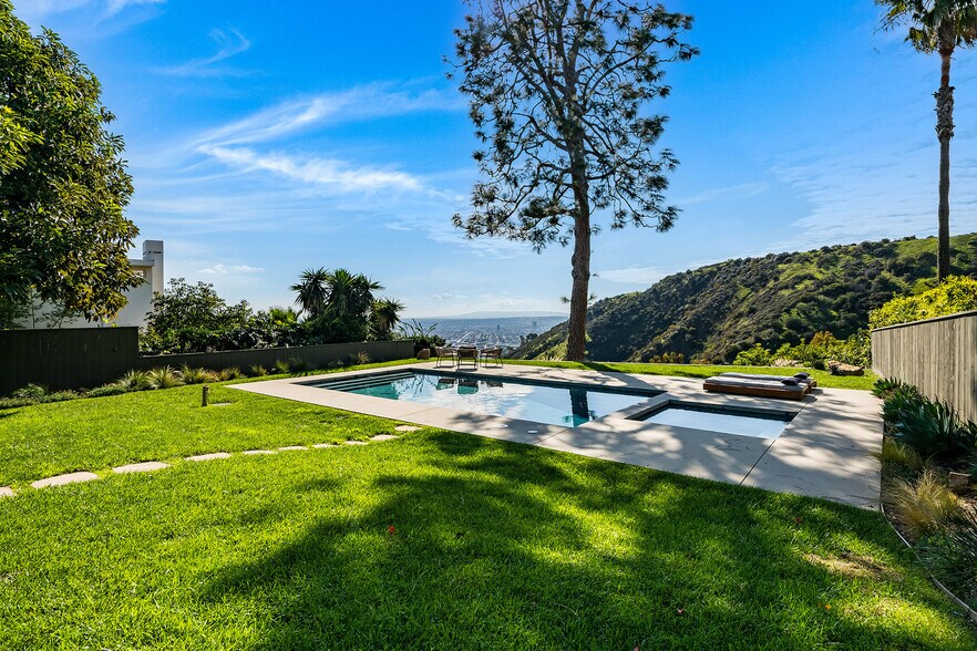 Primary Photo - 2431 Carman Crest Dr