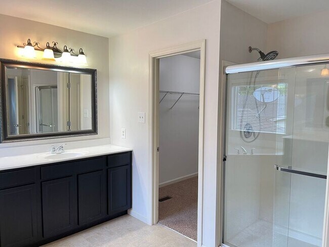 Building Photo - 1437 Bridgeport Terrace