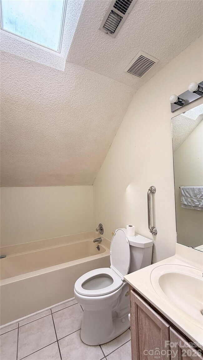 Building Photo - 118 Sunfish Dr