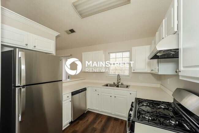 Building Photo - 3 Bedroom Pet-Friendly Home in Hampton, GA with Main Street Renewal