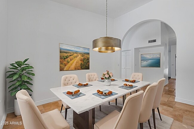 Building Photo - 5903 E Paradise Ln