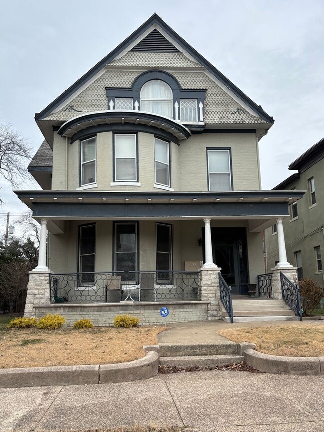Building Photo - Historic Downtown Home with Modern Charm