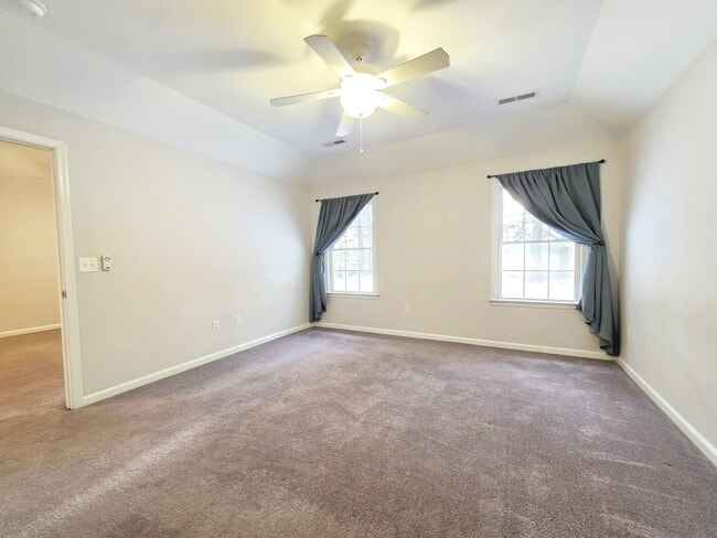 Building Photo - 102 Hunter's Way