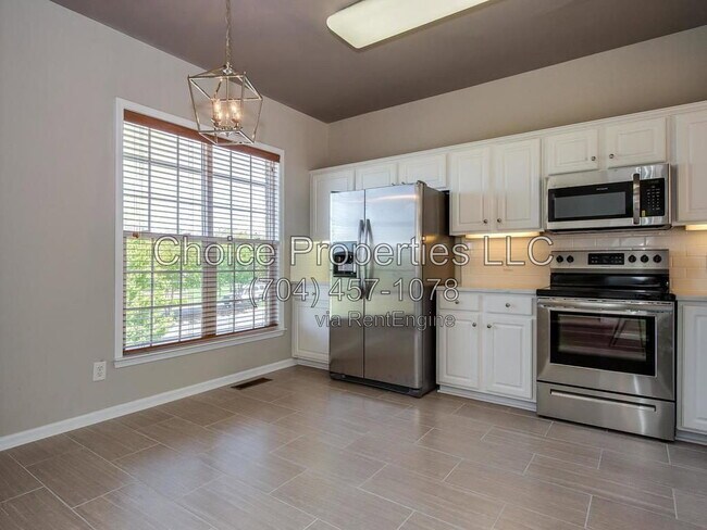 Building Photo - 14930 Ballantyne Village Way