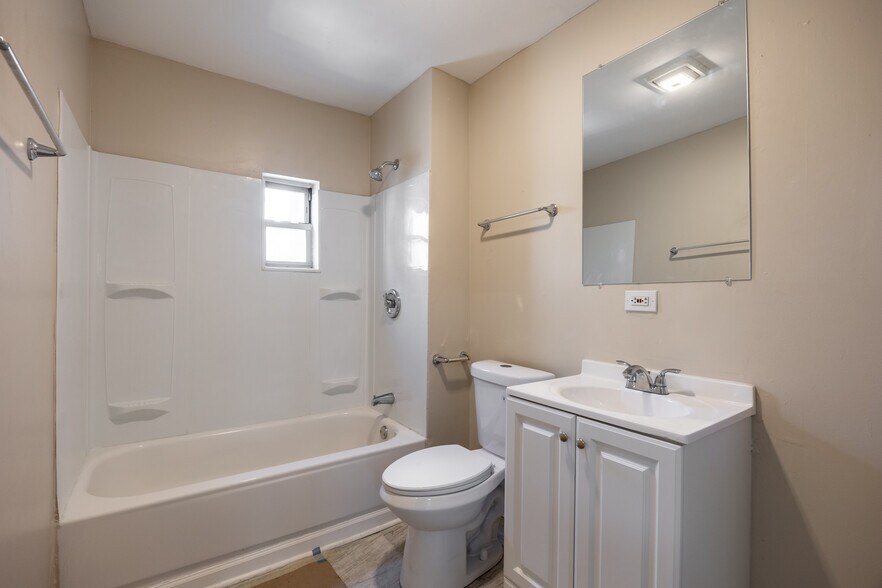 Building Photo - 1877 N Milwaukee Ave