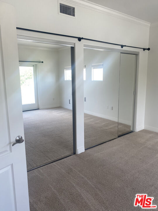 Building Photo - 1862 S Bentley Ave