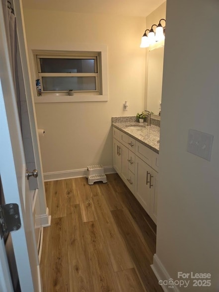 Building Photo - 4265 Center Rd