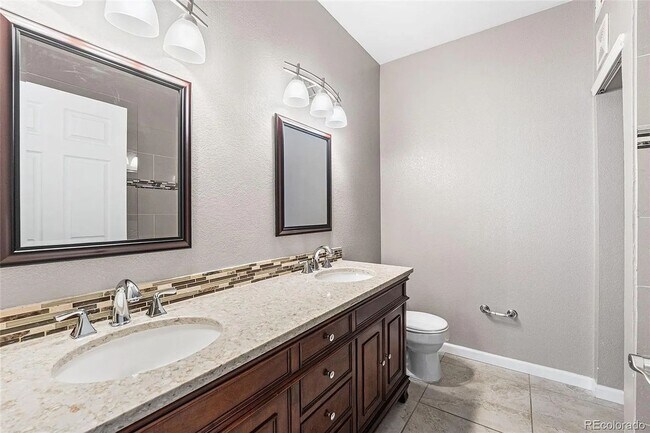 Building Photo - Spacious 2BR Condo convenient to DTC, Auro...