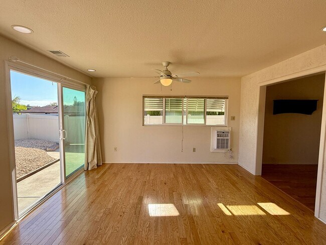 Building Photo - Charming 2 Bedroom in Oceanside 55+ Community