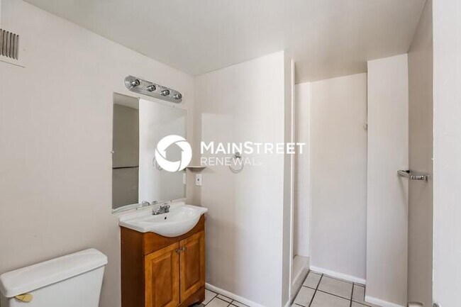 Building Photo - 3 Bedroom Pet-Friendly Home in Phoenix, AZ with Main Street Renewal