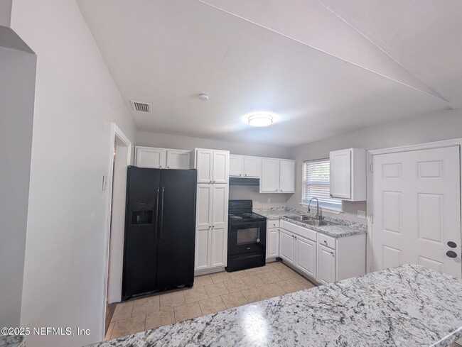 Primary Photo - 1739 Cesery Blvd