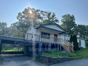 Building Photo - 978 Oak Dr