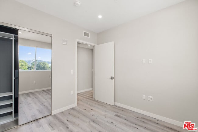 Building Photo - 1226 S Bedford St