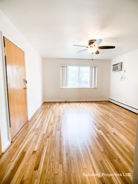 Living room - 3154 Schubert Ave