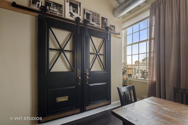 Building Photo - 154 School St