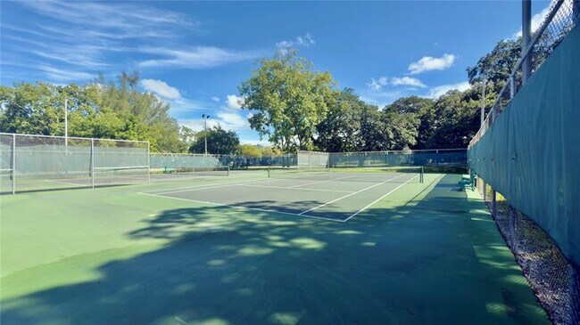 Building Photo - 9340 Lagoon Pl