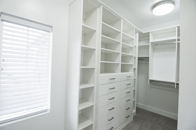 Building Photo - Gorgeous 2-Story Home In a Gated Community!