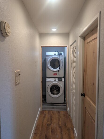 In unit Washer/Dryer - 4110 Hale Pky